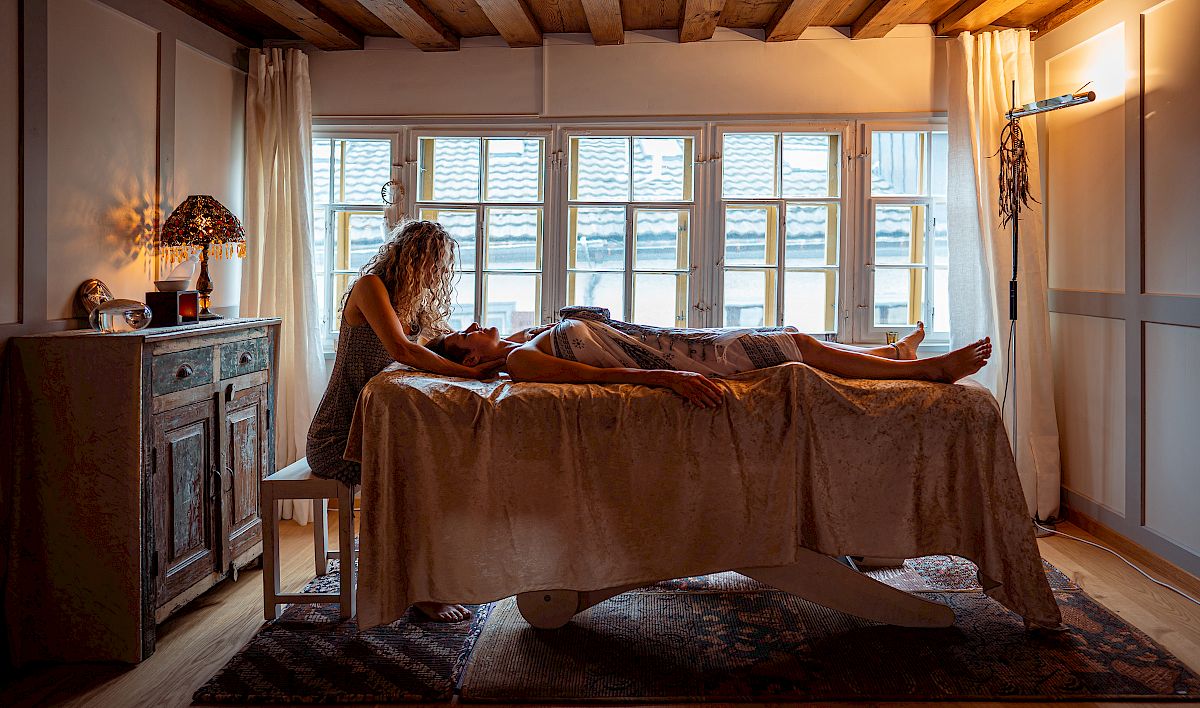 Massage – Entspannungsmassage, Lomilomi, Faszientherapie im Raum St. Gallen – Shakti Spirit, Denise Rüttimann
